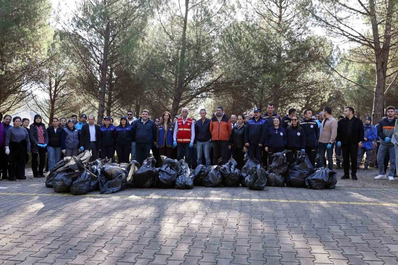 Muğla Büyükşehir Belediyesi, Ula Göleti'nde çevre temizliği seferberliğini başlattı. 13