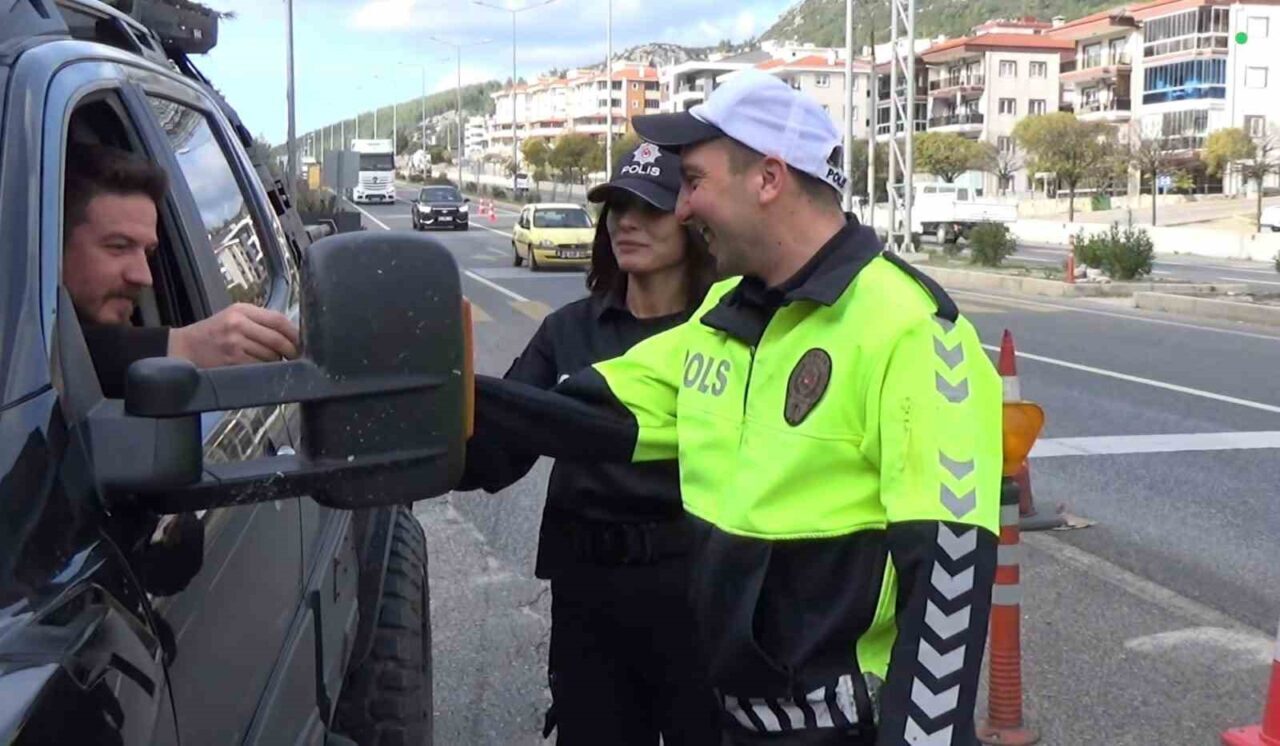 Muğla Emniyeti, Engelliler Günü’nde Zihinsel Engelli Gencin Polis Olma Hayalini Gerçekleştirdi