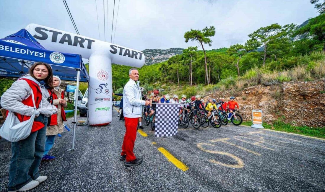 Muğla'nın Kıran Mahallesi'nde düzenlenen Kıran Bisiklet Tırmanış Yarışı, 100 sporcunun