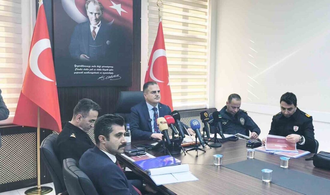 Muğla Valisi Akbıyık, Güvenlik ve Uyuşturucu ile Mücadele Çalışmalarını Basınla Paylaştı Muğla Valisi Dr. İdris Akbıyık, December "Medya Buluşması" etkinliğinde asayiş,