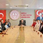 Muğla İl Milli Eğitim Müdürü Emre Çay, uluslararası başarılar elde eden Asel Şahin ile turizm lisesi öğrencilerini ağırladı.