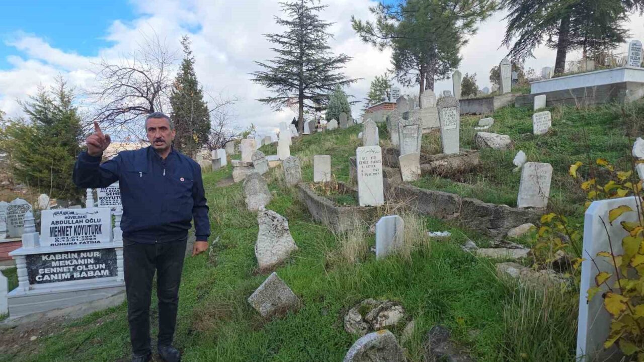 Kütahya İstiklal Mahallesi Muhtarı Mustafa Tavalıoğlu, mevcut mezarlıkta alan kalmadığını