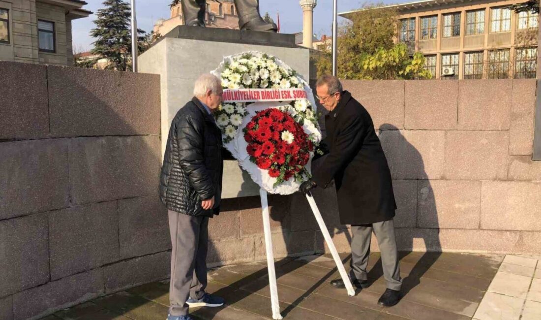Eskişehir Mülkiyeliler Birliği Derneği, 166. Yıl Dönümünde Çelenk Sunma Töreni Düzenledi Eskişehir'de Mülkiyeliler Birliği Derneği, 166. kuruluş yılını kutladı. Törende Dernek
