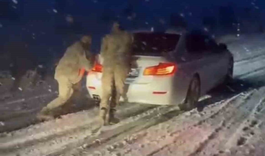 Muş-Bulanık karayolu üzerindeki Kazanan rampasında etkili kar yağışı araçların mahsur
