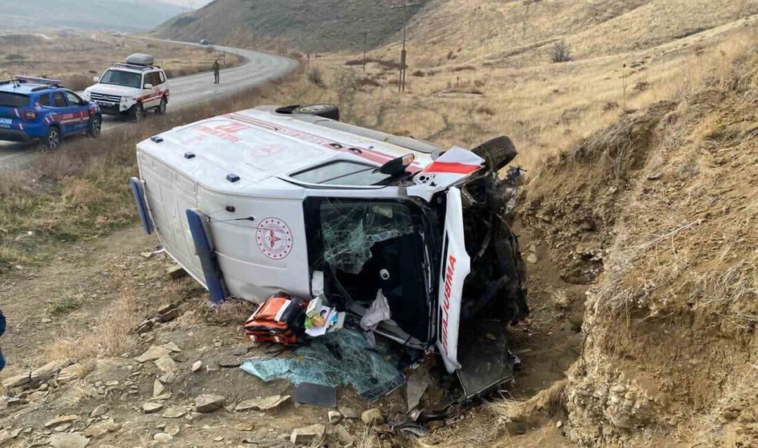 Muş’ta Ambulansın Devrilmesi Sonucu Üç Kişi Yaralandı Muş'ta dönüş yolundaki ambulans devrildi, 3 kişi yaralandı. 49 AKK