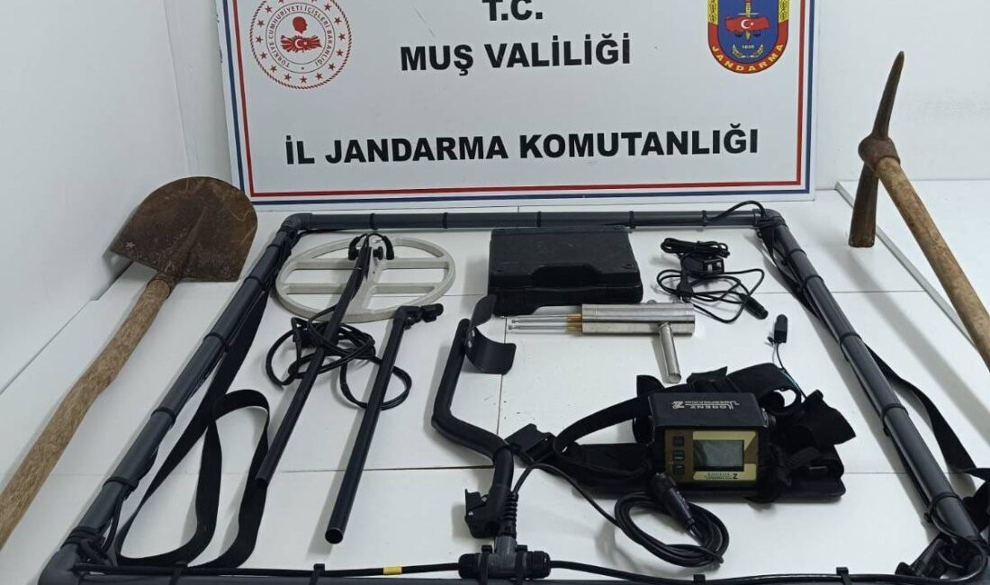 Muş’ta kaçak kazı yapan 4 kişi jandarma tarafından suçüstü yakalandı. Muş'ta jandarma, kaçak kazı yapan K.B., U.B., R.T. ve M.B.