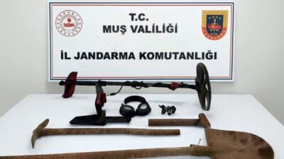 Muş'un Bulanık ilçesinde jandarma ekipleri, sit alanında kaçak kazı yapan