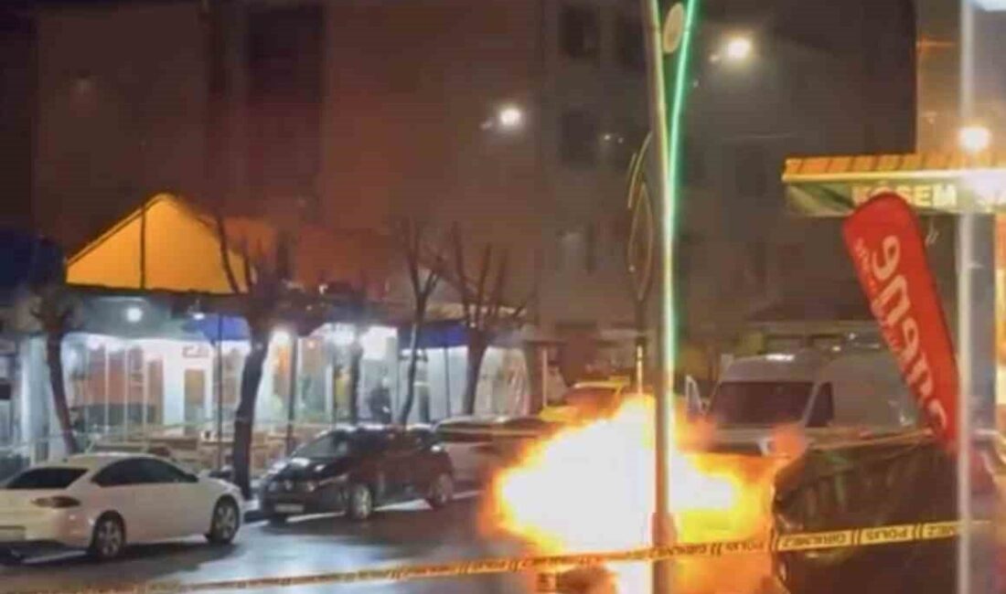 Muş’ta İstasyon Caddesi üzerindeki Eski Üstgeçit Kavşağı'nda bırakılan şüpheli çanta,