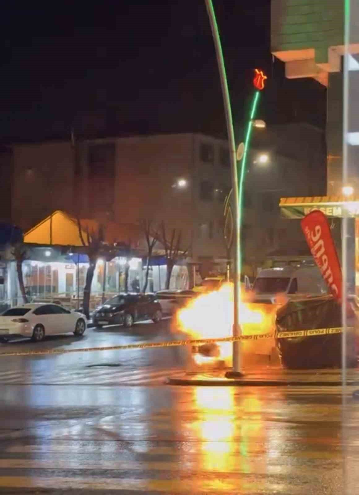 Muş’ta İstasyon Caddesi üzerindeki Eski Üstgeçit Kavşağı'nda bırakılan şüpheli çanta,