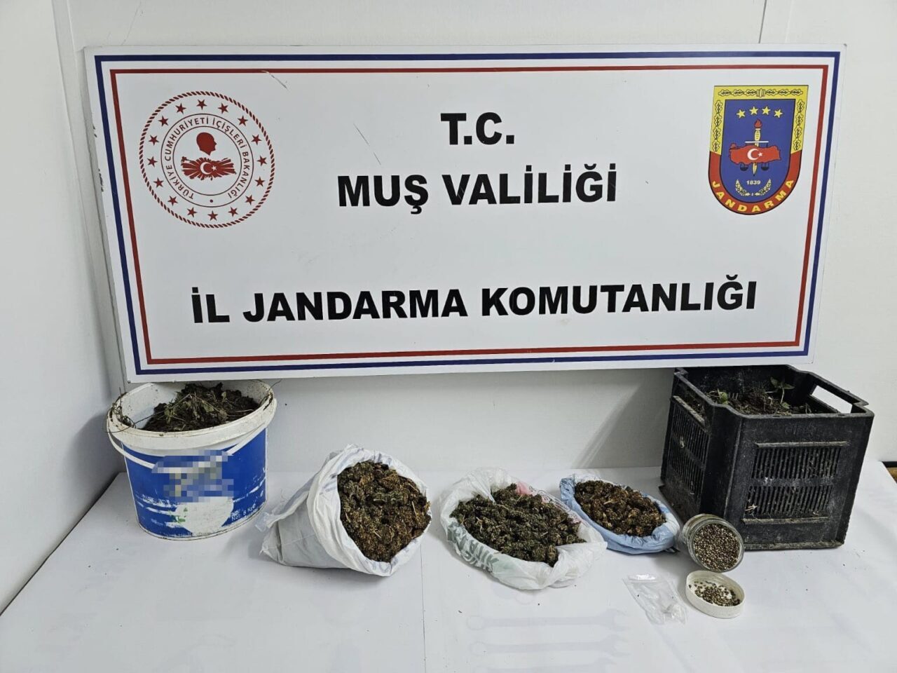 Muş'ta jandarma, E.G. isimli kişinin evine düzenlediği operasyonda 1 kilo