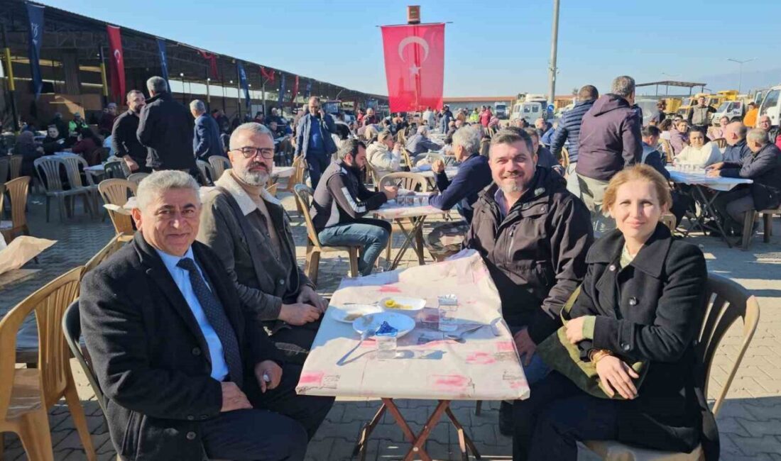 Nazilli’de İş Kazalarının Önlenmesi İçin Keşkek Hayrı Düzenlendi Nazilli Belediyesi, Bozdoğan yolu üzerindeki şantiyede iş kazalarının yaşanmamasını kutlamak