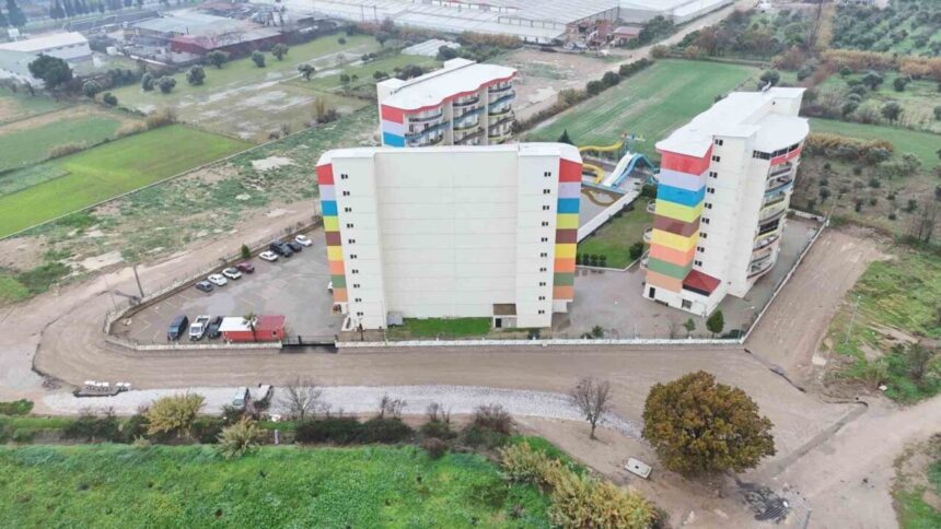 Nazilli Belediyesi, Yeşil Mahalle’deki yol sorununu çözdü. 680 Sokak’ta yapılan yenileme çalışmaları tamamlandı.