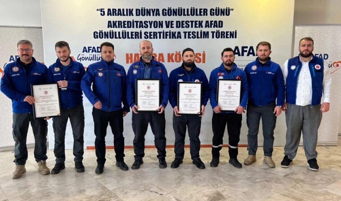 AFAD ve Diyanet İşleri Başkanlığı, Nazilli İlçe Müftülüğü Arama Kurtarma Ekibi’ni Sertifikalandırdı AFAD, Aydın Nazilli İlçe Müftülüğü Arama Kurtarma Ekibi'ne akreditasyon belgelerini