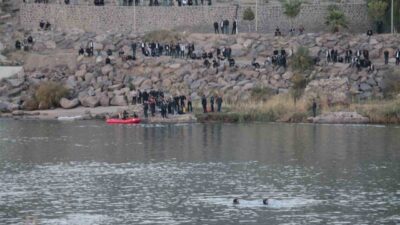 Şırnak’ın Cizre ilçesinde, Dicle Nehri’ne düşen terliğini almak isteyen 12