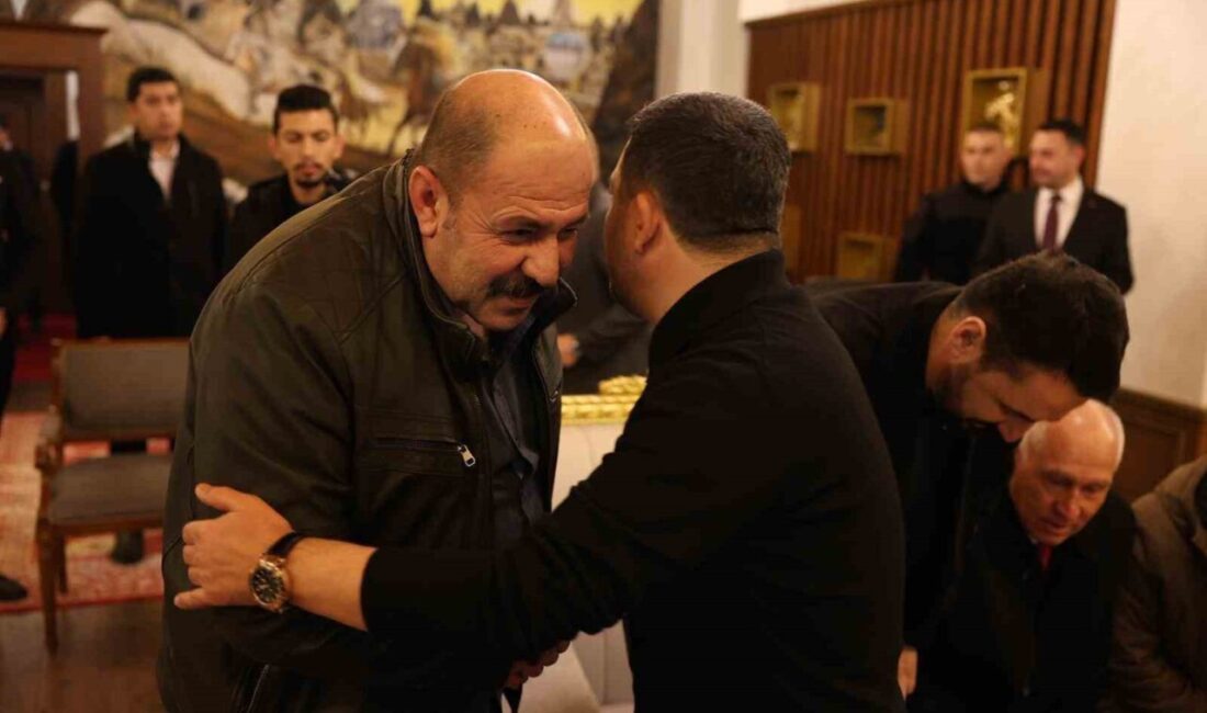 Nevşehir Belediye Başkanı Rasim Arı, düzenlediği 'Halk Günü' etkinliğinde vatandaşlarla