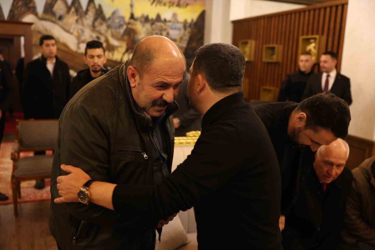 Nevşehir Belediye Başkanı Rasim Arı, düzenlediği 'Halk Günü' etkinliğinde vatandaşlarla