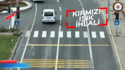 Nevşehir’de Trafik Denetimleri Artırıldı: Dron Desteği ile Sürücü Kurallara Uygunluk Kontrol Ediliyor Nevşehir’de trafik güvenliğini artırmak amacıyla denetimler sıklaştırıldı. Özellikle yoğun yol