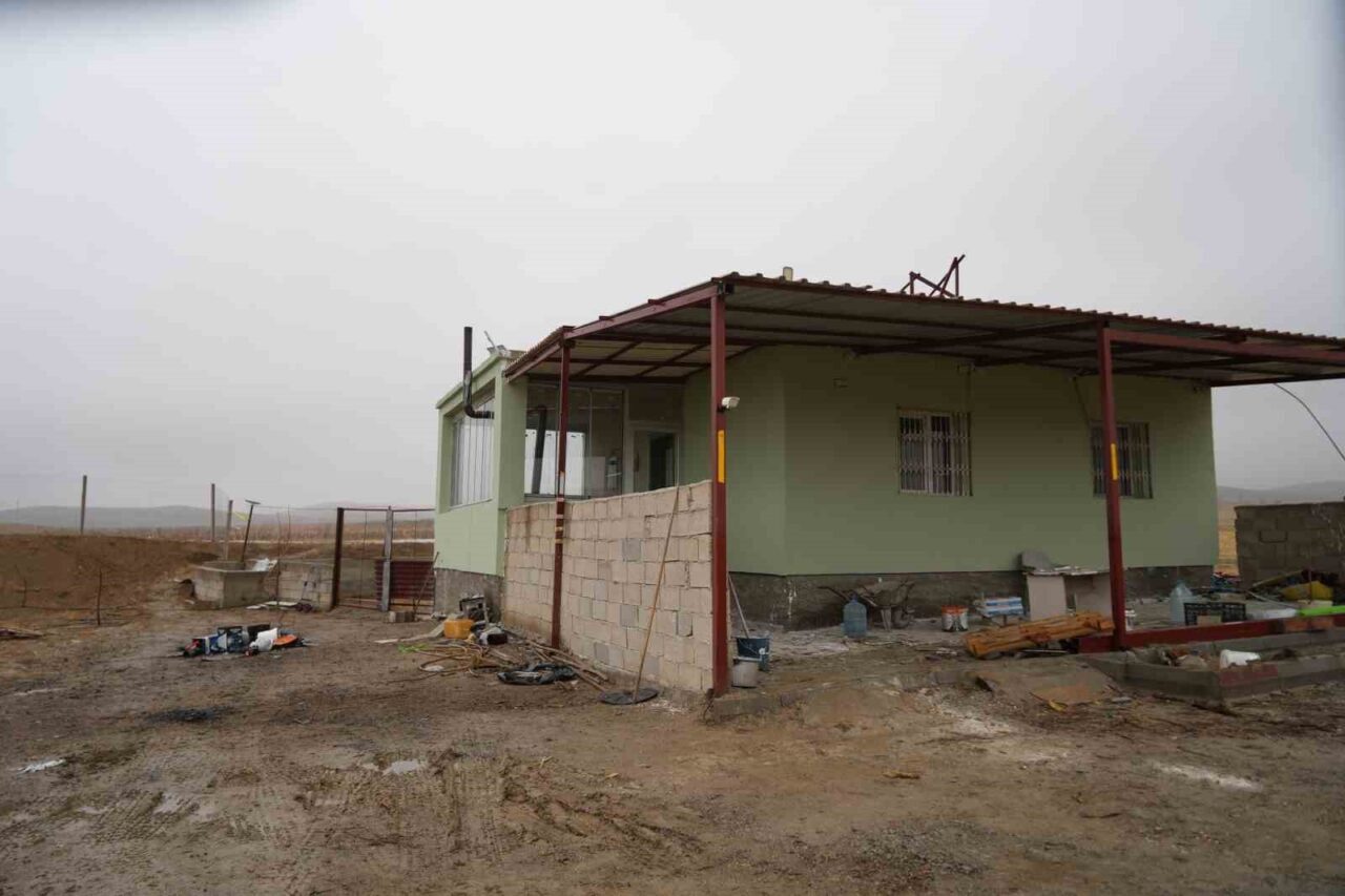 Niğde'nin Karacaören köyünde, 60 yaşındaki Mustafa Ü., sulama havuzunda ölü