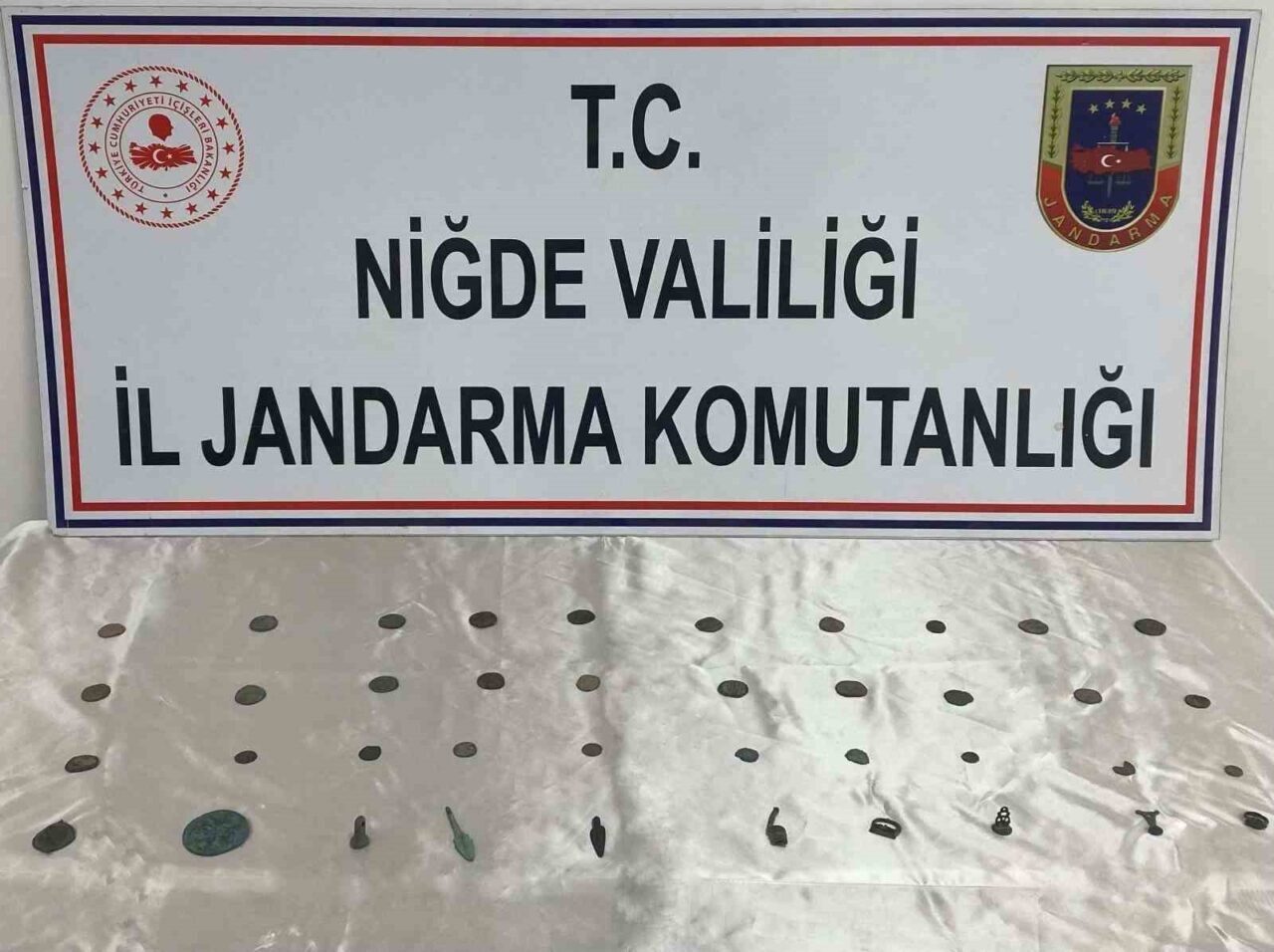Niğde’de Tarihi Eser Kaçakçılığına Yönelik Operasyon: 42 Parça Eser Ele Geçirildi