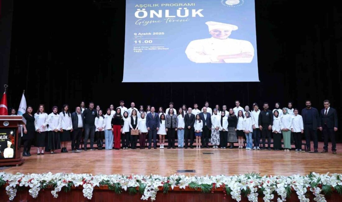 Niğde Ömer Halisdemir Üniversitesi’nde aşçılık öğrencileri için beyaz önlük giyme