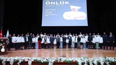 Niğde Ömer Halisdemir Üniversitesi’nde aşçılık öğrencileri için beyaz önlük giyme