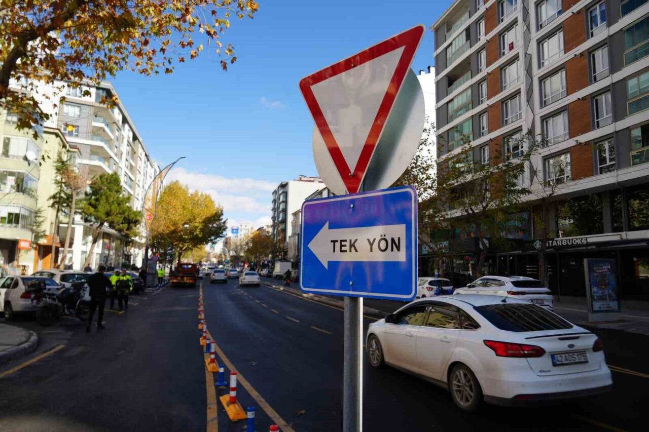 Niğde Valisi Cahit Çelik ve Belediye Başkanı Emrah Özdemir, şehirdeki