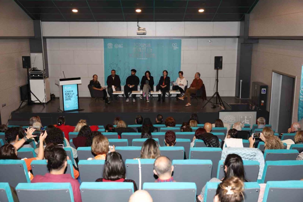 Nilüfer Belediyesi ve Nilüfer Kent Konseyi’nin düzenlediği 5 Aralık Dünya