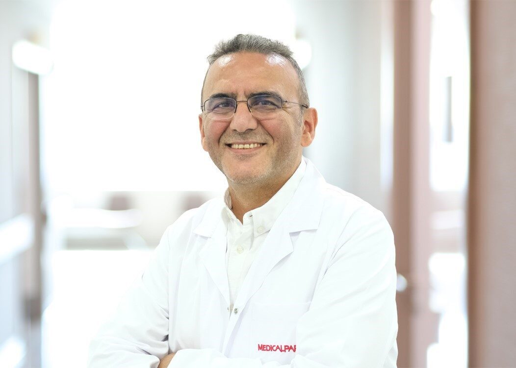 Obeziteyi, estetikten ziyade ciddi bir sağlık sorunu olarak ele alan