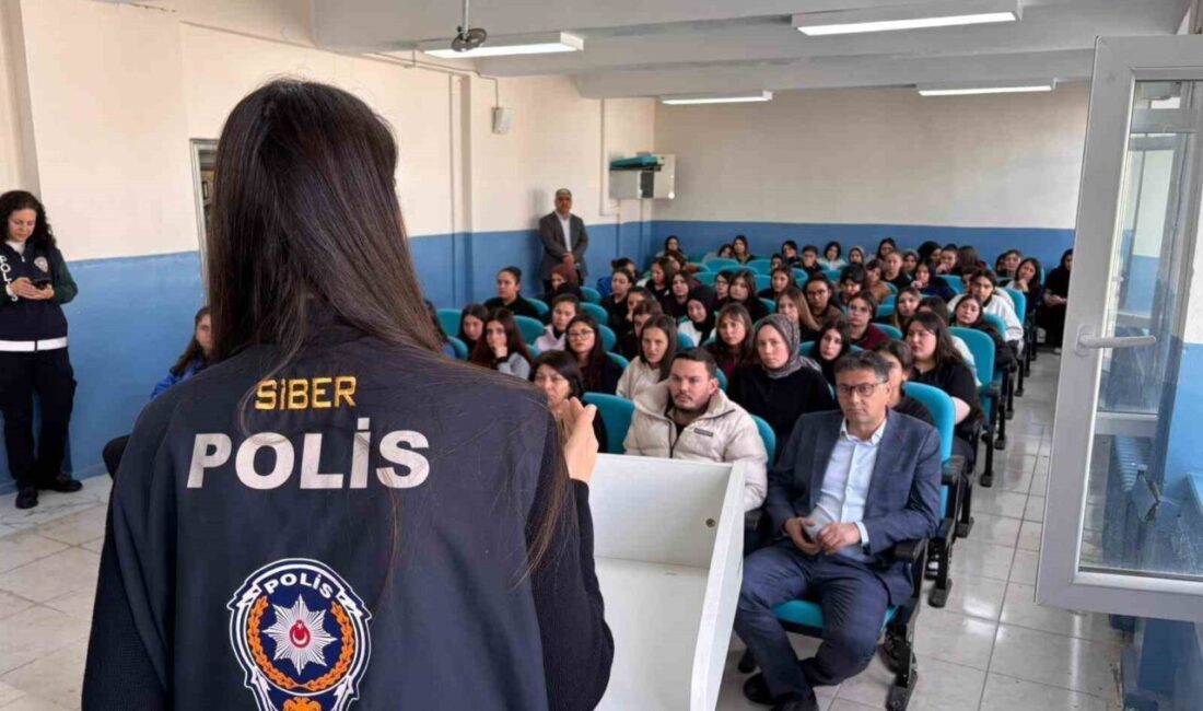 Afyonkarahisar’ın Sandıklı ilçesinde, yaklaşık 800 öğrenci ve 80 rehber öğretmene