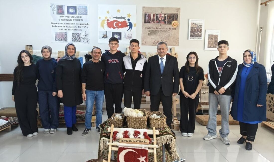 Kayseri'nin Bünyan Fen Lisesi'nde öğrenciler, unutulmaya yüz tutmuş Bünyan halısı
