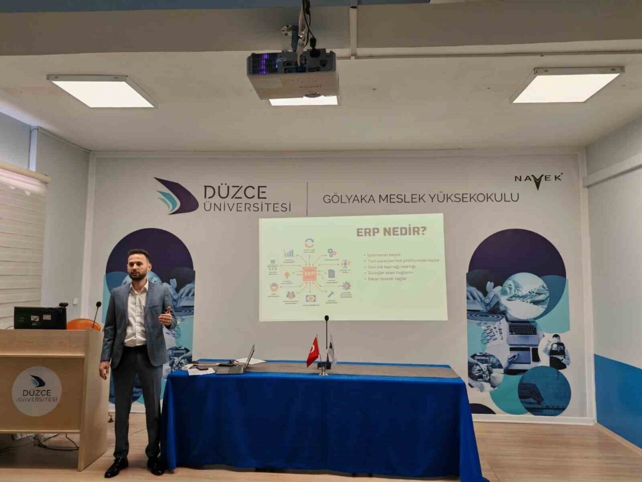 Düzce Üniversitesi Gölyaka Meslek Yüksekokulu'nda düzenlenen mezun buluşmasında iş analisti