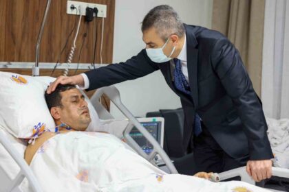 Anamur’da okul müdürüne saldıran 12 yaşındaki öğrenci tutuklandı, Vali ve Bakan geçmiş olsun ziyaretinde bulundu