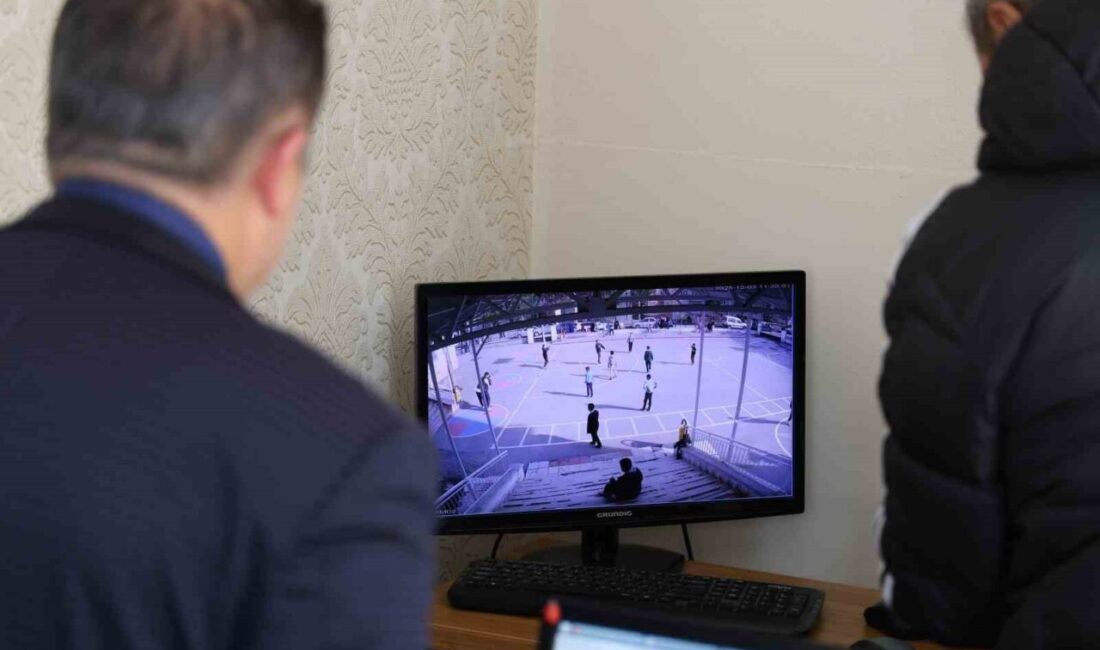 Sivas’ta bir ortaokul öğrencisi olan 11 yaşındaki Çağdaş Gürbüzer, teneffüs