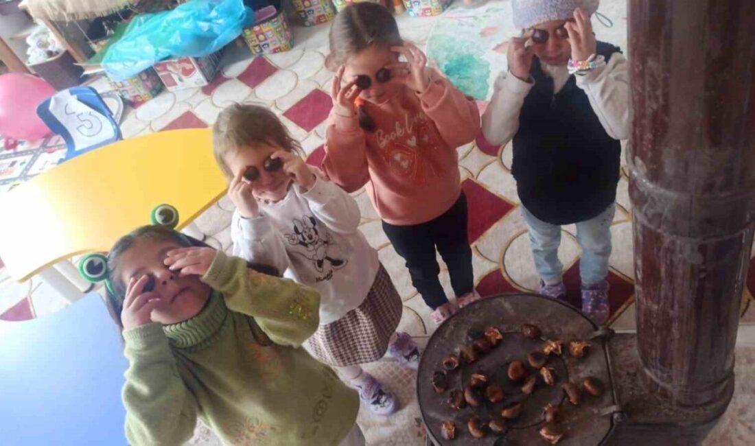Kuşburnu İlkokulu’ndan Öğrencilere Unutulmaz Kestane Sürprizi Ağrı’nın Diyadin ilçesindeki Kuşburnu İlkokulu’nda öğretmen Güler Atagün, öğrencilerine kış