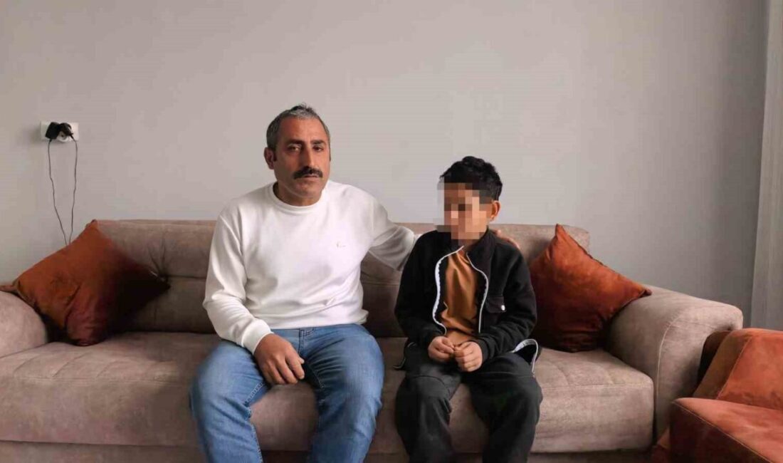 Bursa'nın İnegöl ilçesinde Ömer Osman Çağlayan Ortaokulu'nda okul müdürü Mustafa