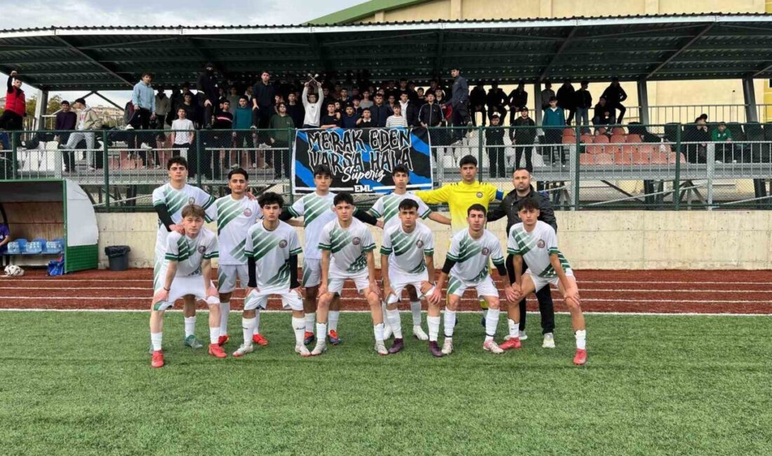 Bilecik’te Okul Sporları Gençler Futbol Turnuvasında Mesleki ve Teknik Anadolu Lisesi Şampiyon Oldu Bilecik’teki Okul Sporları Gençler Futbol Müsabakaları'nda şampiyonluk, Mesleki ve Teknik