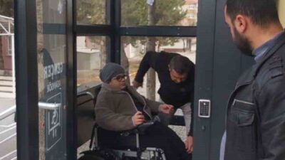 Afyonkarahisar'da 15 yaşındaki Faruk Uğuz, Vali Doç. Dr. Kübra Güran