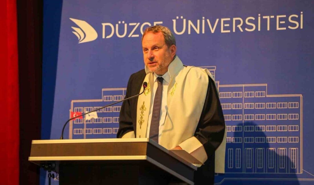 Savunma Sanayicileri Derneği Başkanı Osman Okyay, Düzce Üniversitesi'nde düzenlenen fahri