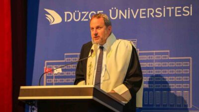 Savunma Sanayicileri Derneği Başkanı Osman Okyay, Düzce Üniversitesi'nde düzenlenen fahri