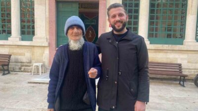 85 yaşındaki Hasan Yaman, Suadiye Camii imamı Bayram Cebeci ve