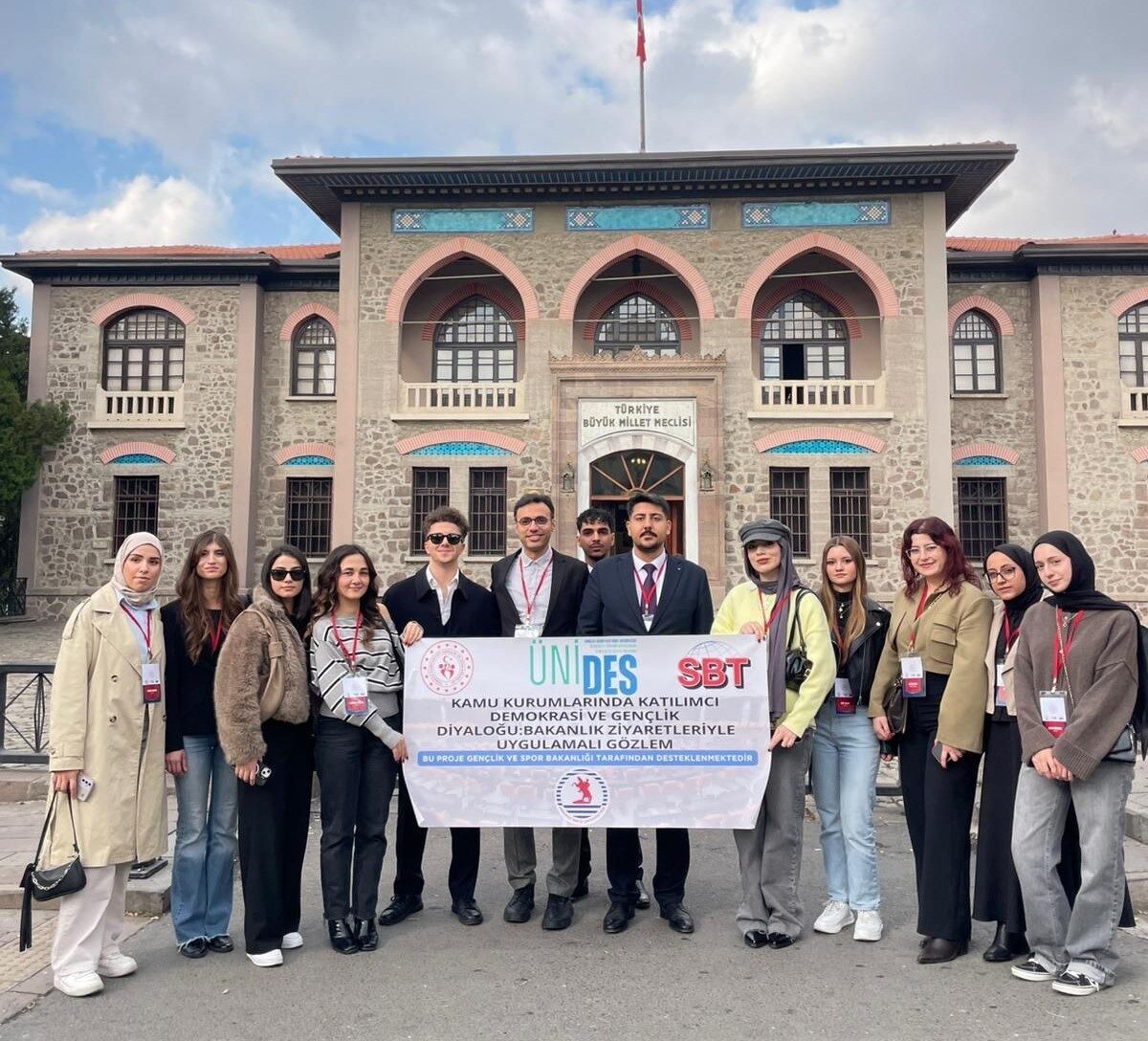 Ondokuz Mayıs Üniversitesi Siyaset Bilimi Topluluğu, ÜNİDES desteğiyle Ankara’da iki