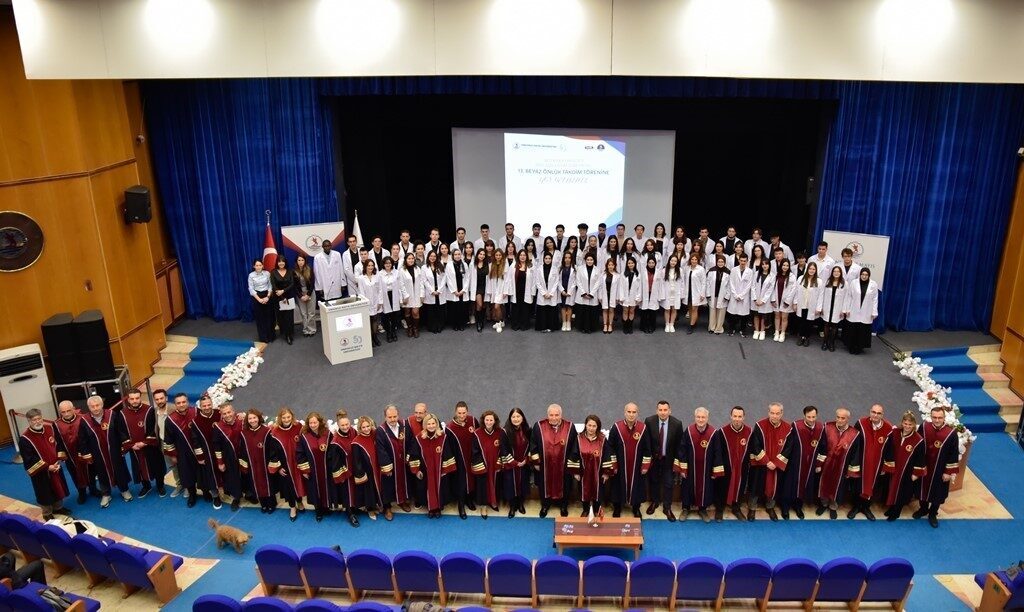 Ondokuz Mayıs Üniversitesi'nde 66 yeni veteriner öğrencisi, geleneksel "Beyaz Önlük