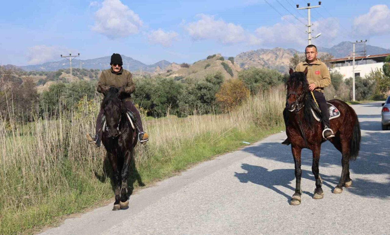 Onbaşıoğlu Ailesi, at yetiştiriciliğini dede mirası olarak sürdürerek, sabahları atlarıyla