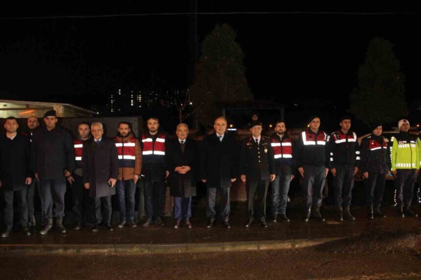 Ordu protokolü, yılbaşı gecesi görevde olan çalışanları ziyaret ederek yeni yıl kutlaması gerçekleştirdi.