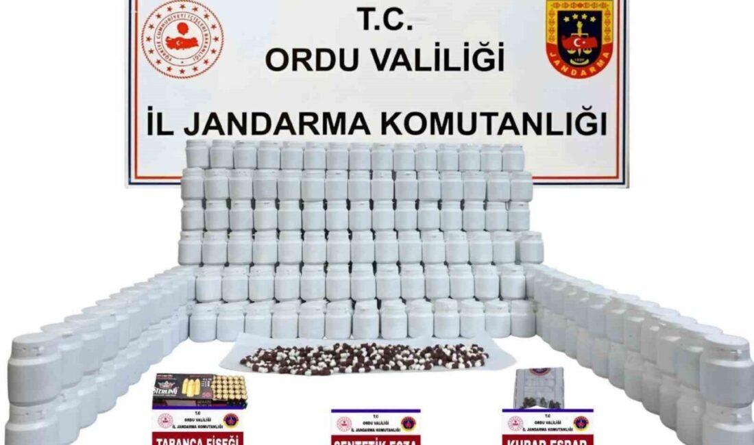 Ordu’da Jandarmadan Uyuşturucu Operasyonu: 17 Bin 640 Hap ve Diğer Maddeler Ele Geçirildi Ordu'da jandarma, uyuşturucu operasyonu sırasında S.Ş. (32), B.Y. (40) ve