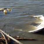 Ordu’da etkili fırtına, dev dalgalara yol açarak evlerin bahçelerini su bastı ve bir balıkçı kayığını batırdı.