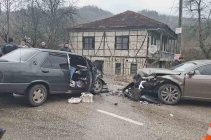 Fatsa’da Tofaş ile yabancı plakalı otomobil çarpıştı, 1 yaralı!