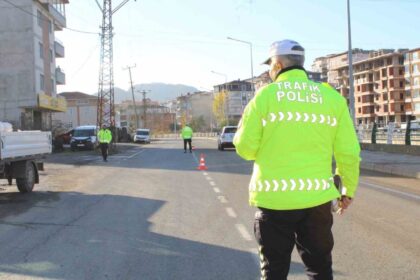 Ordu’da polis ekiplerinden trafik denetimleri