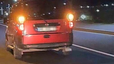 Ordu'nun Fatsa ilçesinde, dörtlü ikaz lambalarını yakarak makas atan sürücüye