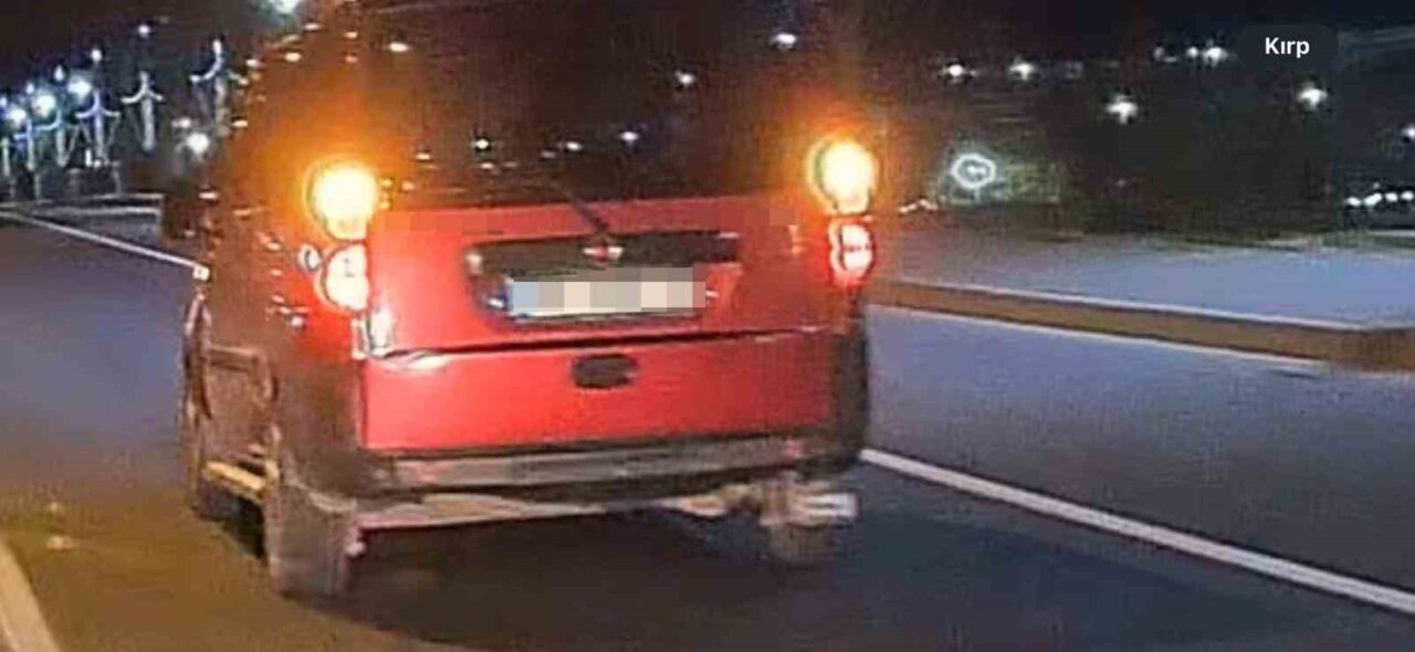 Ordu'nun Fatsa ilçesinde, dörtlü ikaz lambalarını yakarak makas atan sürücüye